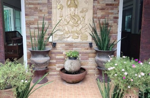 San Pa Thong Hotel | Tahnboon-ทานบุณ