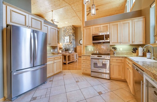 Truckee Cabin | Tahoe Donner Mountain Cabin: Surrounded by Forest!