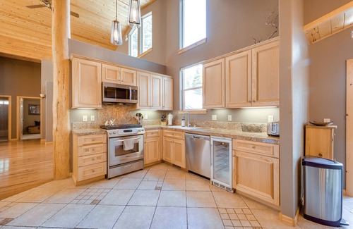 Truckee Cabin | Tahoe Donner Mountain Cabin: Surrounded by Forest!