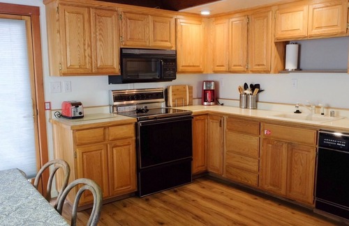 Al Tahoe Cabin | Tahoe Lake Cabin gem, 3 short blocks to the Lake
