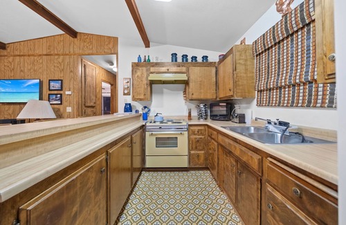 Palm Springs Cabin | Tahquitz Chalet: Pet Friendly, Retro Chic Cabin with Lily Rock Views