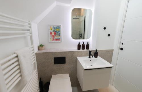 Amlwch House | Tai Porth Llechog Bungalow By Birch Stays