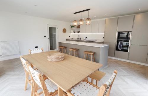 Amlwch House | Tai Porth Llechog Bungalow By Birch Stays