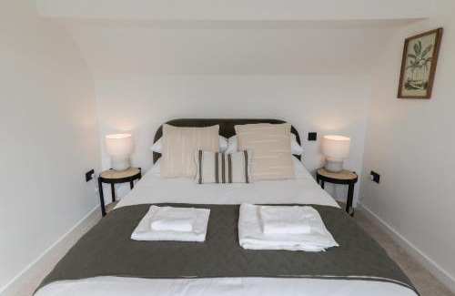 Amlwch House | Tai Porth Llechog Bungalow By Birch Stays