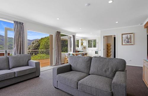 Akaroa House | Takamatua Holiday Home