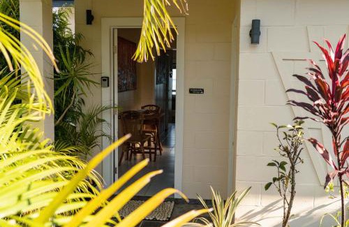 Takitumu District House | Take-A-Break Islander on the Beach Villa - Vaimaanga
