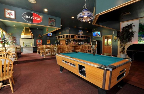 Nampa Hotel | Take An Amazing Vacation! On-site Pool and Restaurant, Near Boise Art Museum!
