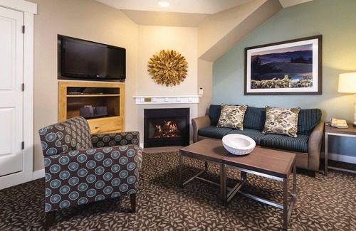 Windsor Resort | Take in the beautiful and distinctive wine country!