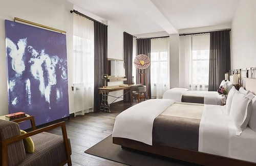 Midtown Hotel | Take The Family On A Trip To NYC! 4 Deluxe Double Queen at Refinery Hotel!