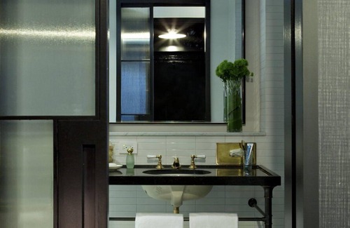 Midtown Hotel | Take The Family On A Trip To NYC! 4 Deluxe Double Queen at Refinery Hotel!