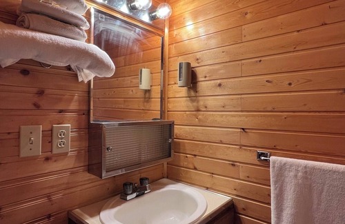 Skwentna Cabin | Tal-Adventures Lodge