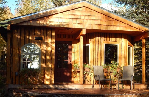 Susitna North Cabin | Talkeetna Basecamp Wilderness Cabin, accessible by car
