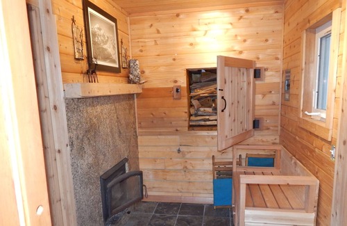 Susitna North Cabin | Talkeetna Basecamp Wilderness Cabin, accessible by car