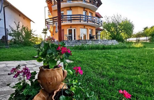 Bran House | Tamara House