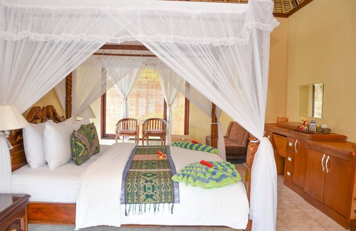 Mushroom Bay Hotel | Tamarind Beach Bungalows