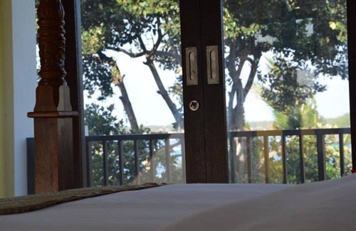 Mushroom Bay Hotel | Tamarind Beach Bungalows