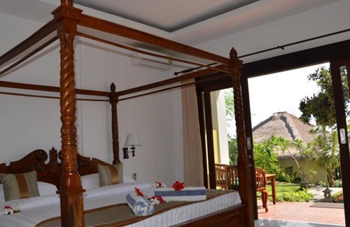 Mushroom Bay Hotel | Tamarind Beach Bungalows