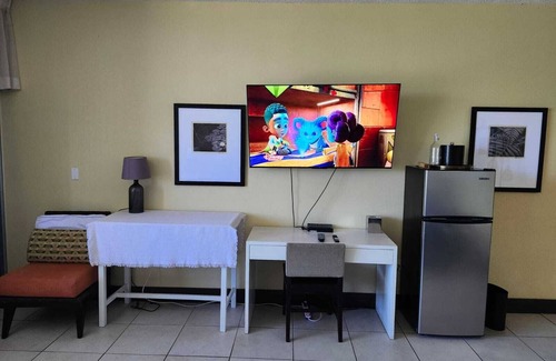 Ruskin Apartment | Tampa Bay Beach Getaway and Resort
