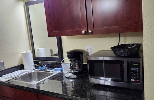 Ruskin Apartment | Tampa Bay Beach Getaway and Resort