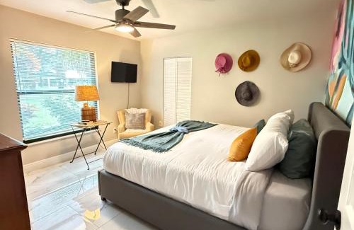 Bearss Plaza Apartment | Tampa Lakefront and Pool House Game Room