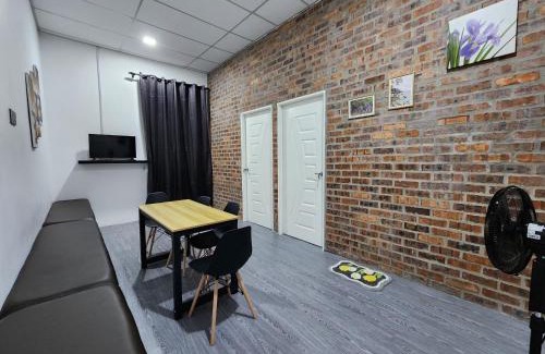 Dungun House | Tamu 1980 Studio