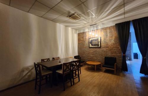 Dungun House | Tamu 1980 Studio