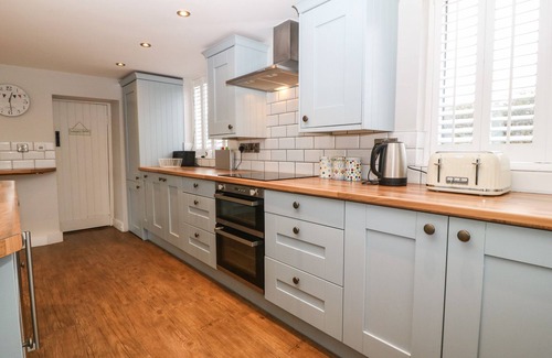 Rhoscolyn House | TAN RALLT, pet friendly, luxury holiday cottage in Trearddur Bay