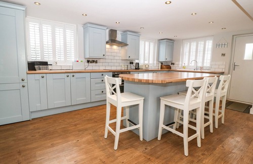 Rhoscolyn House | TAN RALLT, pet friendly, luxury holiday cottage in Trearddur Bay