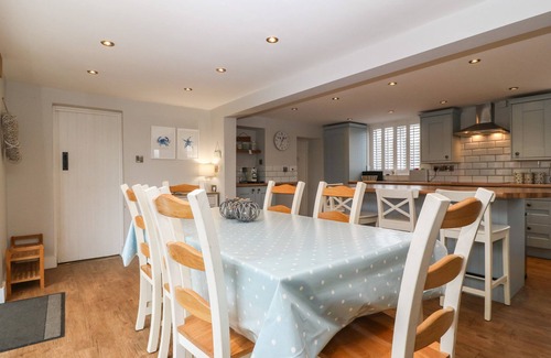 Rhoscolyn House | TAN RALLT, pet friendly, luxury holiday cottage in Trearddur Bay