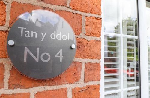 Welshpool House | Tan Y Ddol