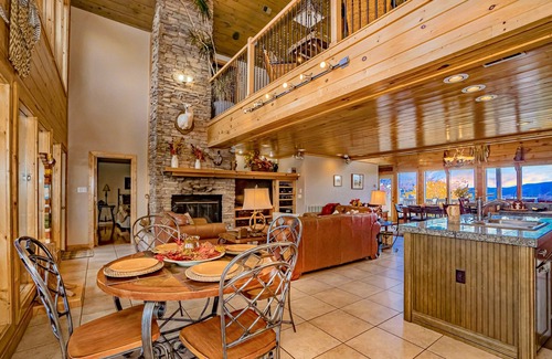 Gatlinburg - Pigeon Forge Cabin | Tanasi Lodge - Weddings - Retreats - Gathering