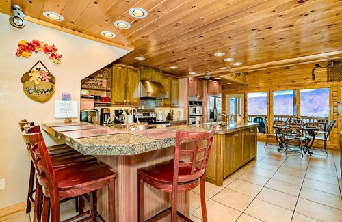 Gatlinburg - Pigeon Forge Cabin | Tanasi Lodge - Weddings - Retreats - Gathering
