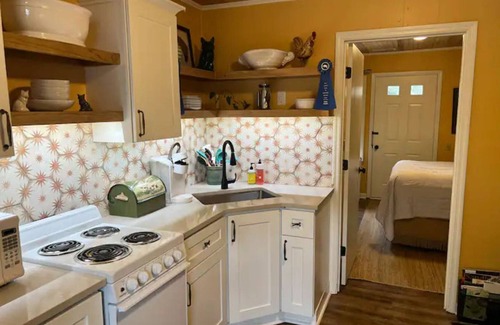 Southern Pines Apartment | Tanglewood Farm B&B - Tally Ho Suite 1 BR/1BA Private Apartment on Horse Farm