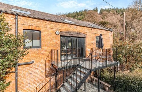 Kingswood House | Tank Barn