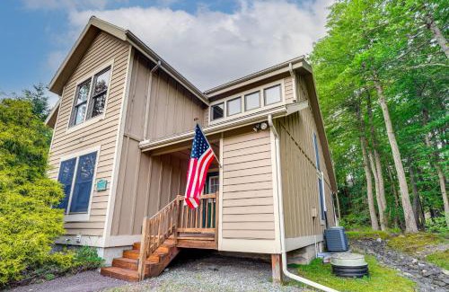 Tannersville House | Tannersville Resort Home with Deck and Gas Grill!