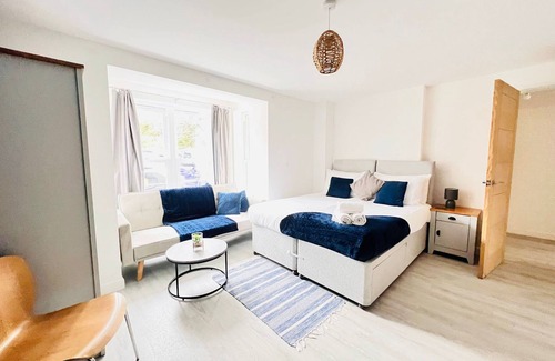 Cambridge Apartment | Tanzanite Apartment in Cambridge