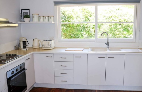 Tapitallee House | Tapitallee Cottage a stunning rural property at the foot of Cambewarra Mountain
