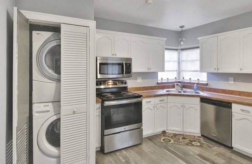 Tarpon River House | Tarpon River Getaway | Minutes to Beach