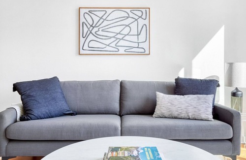 Little Tokyo Apartment | Tasteful Downtown 1BR w/ Pool, W/D & Gym, near Museums, by Blueground