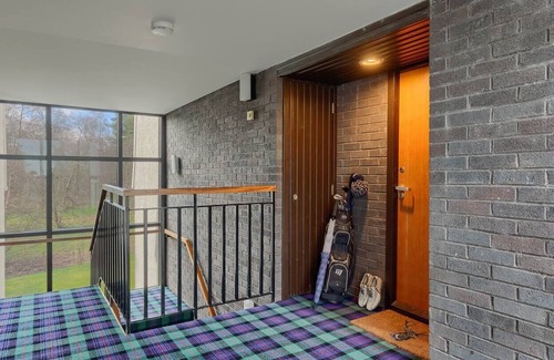 Gleneagles Apartment | Tasteful top floor apartment next to Gleneagles