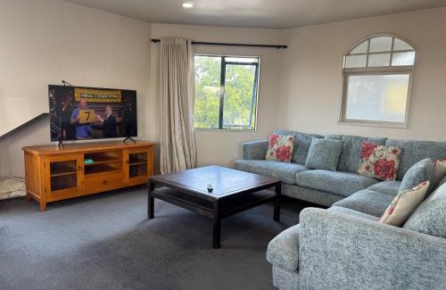 Tauranga House | Tauranga Harbour View