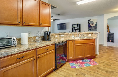 Tavares House | Tavares Retreat w/Covered Patio & Private Yard