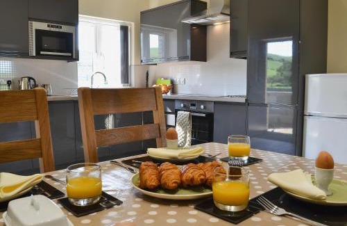 Cilcennin House | Tawelfan
