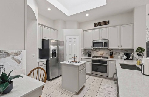 Lewisville House | TCH - Spacious 4bd/2ba home in Lewisville w/Office
