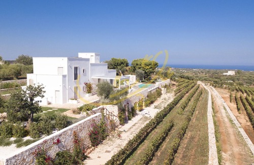 Monopoli Villa | TD Tenuta Donna Madia Sea View Pool Over Vineyard