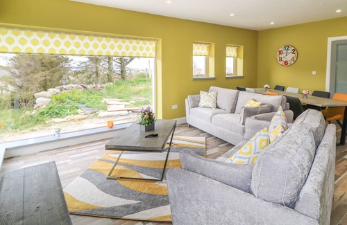 Letterkenny Cottage | TEACH BRIDGET, family friendly in Derrybeg, County Donegal