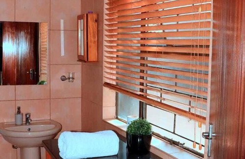 Thabazimbi House | TEE CEE MARVELOUS GUEST HOUSE