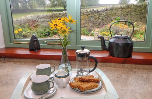Beeley Cottage | TEMPERANCE CROFT, romantic, with a garden in Chesterfield