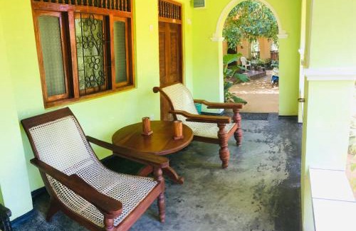 Kirinda Bed & Breakfast | Temple Flower Guest