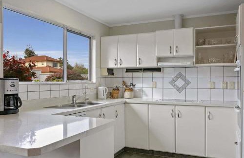 Taupo House | Tempting on Tui - Private home near Taupo CBD